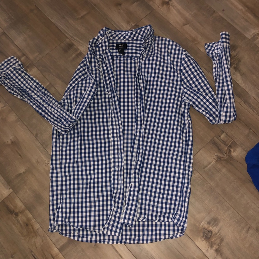 Blue checkered button up